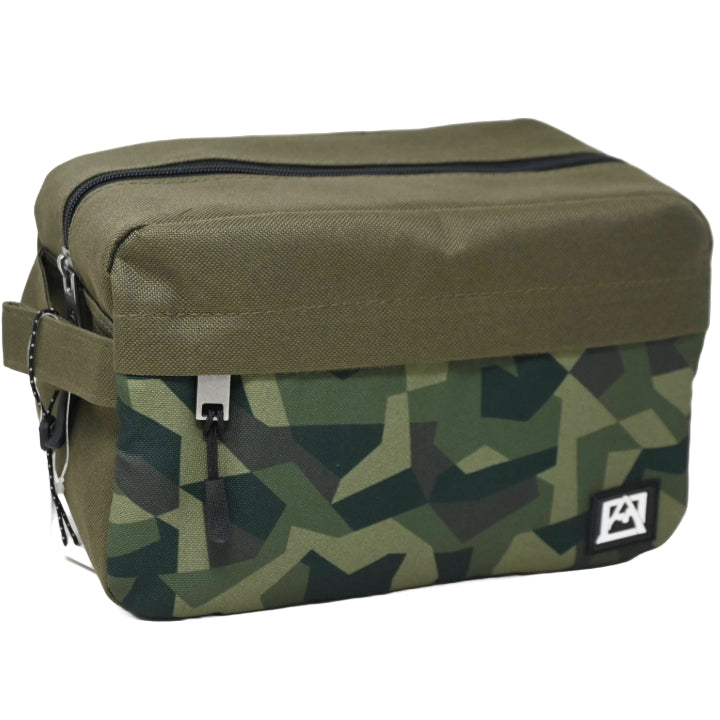 *OUTSIDE OF CA* AVALANCHE MEN GREEN TOILETRY BAG W/CAMO PRINT C/P 30